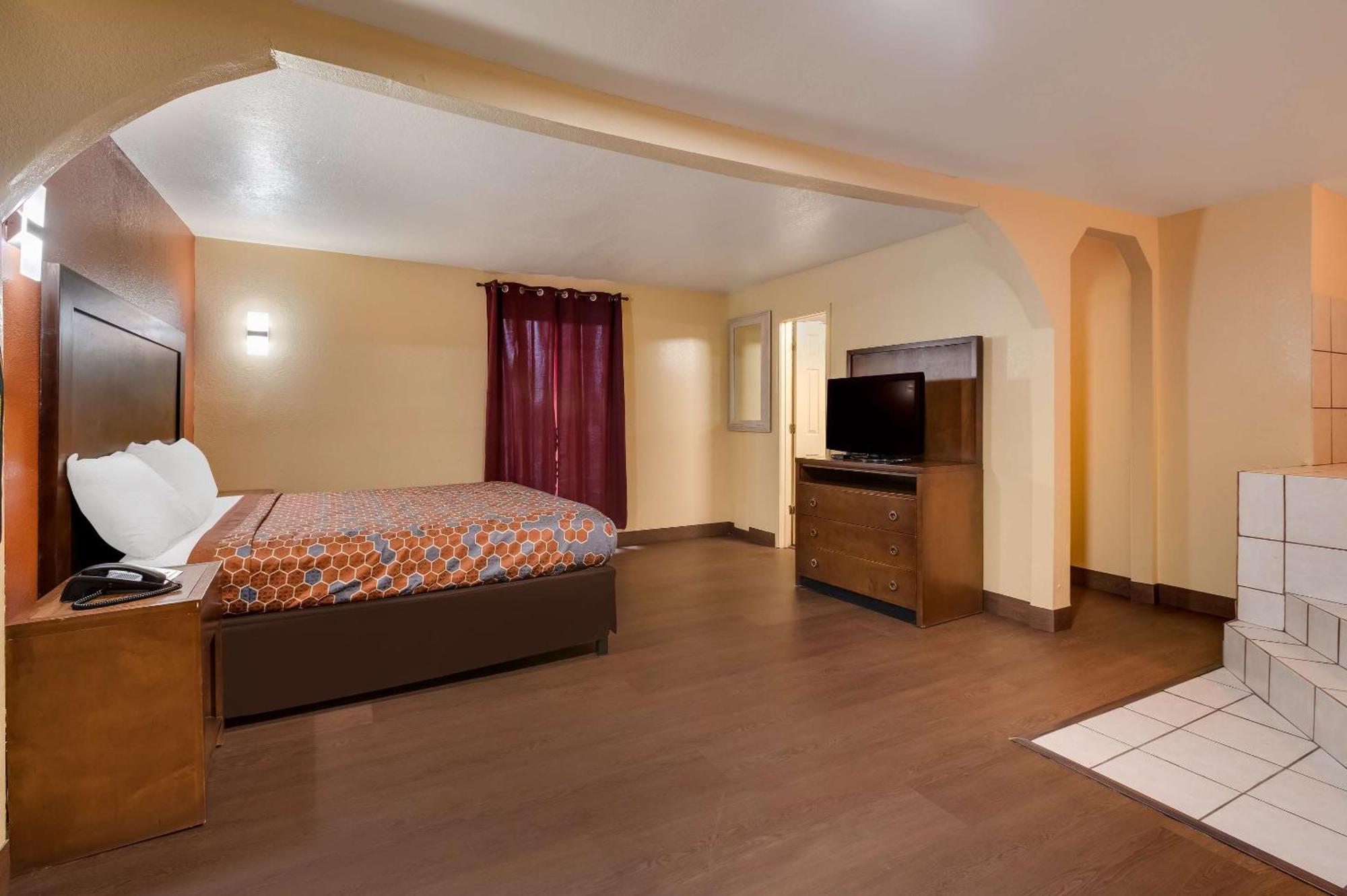 Rodeway Inn & Suites East New Orleans Exterior photo