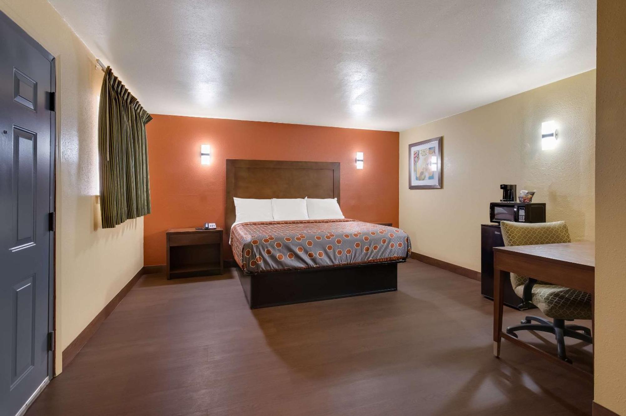 Rodeway Inn & Suites East New Orleans Exterior photo