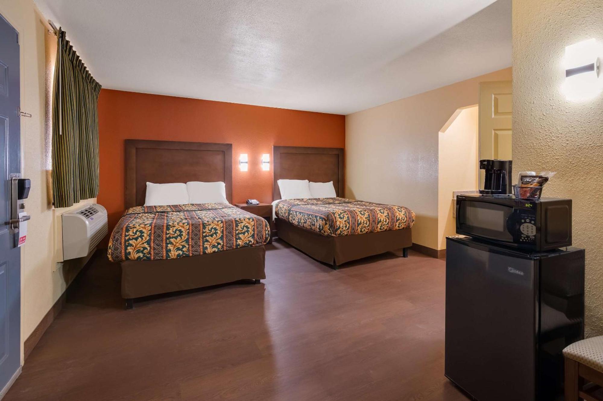 Rodeway Inn & Suites East New Orleans Exterior photo